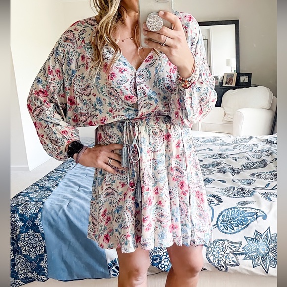 Red Dress Boutique Floral Paisley V-Neck Dress - Picture 2 of 6